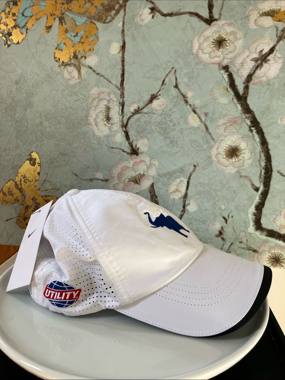 NWT OSFM Nike White Mesh Cap With Navy Elephant Embroidery & Velcro Closure - Picture 3 of 8